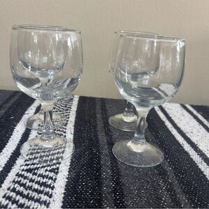 Elegant Clear Wine Glass Set